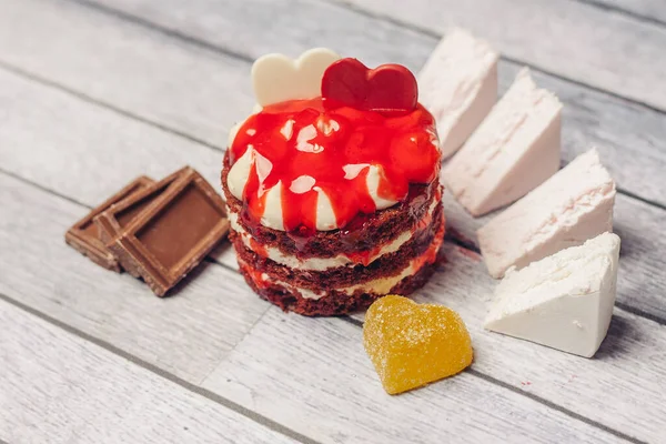 Tårta plattor marmelad sötsaker närbild dessert trä bakgrund — Stockfoto