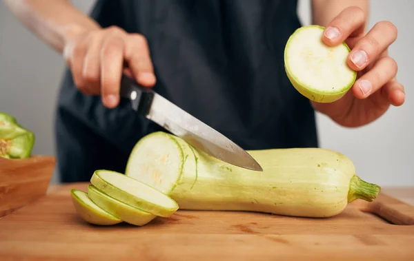 Planche à découper coupe légumes préparation des aliments cuisine saine — Photo