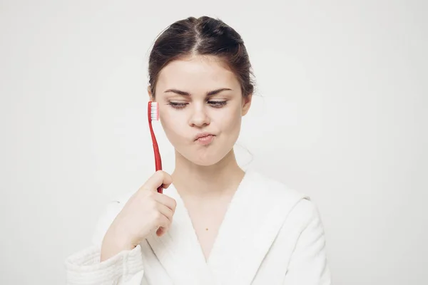 Frau im weißen Mantel Zahnbürste Hygiene Zahnpflege — Stockfoto