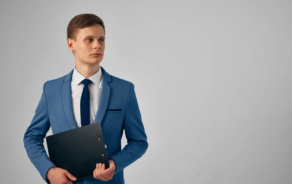 Mann im Anzug dokumentiert Beamten professionellen Manager — Stockfoto
