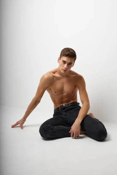 Man sitting on the floor with a naked torso elegant style Studio attractiveness model — Stock Photo, Image