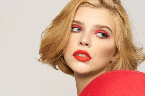 Mooie vrouw heldere make-up lippen luxe glamor closeup — Stockfoto