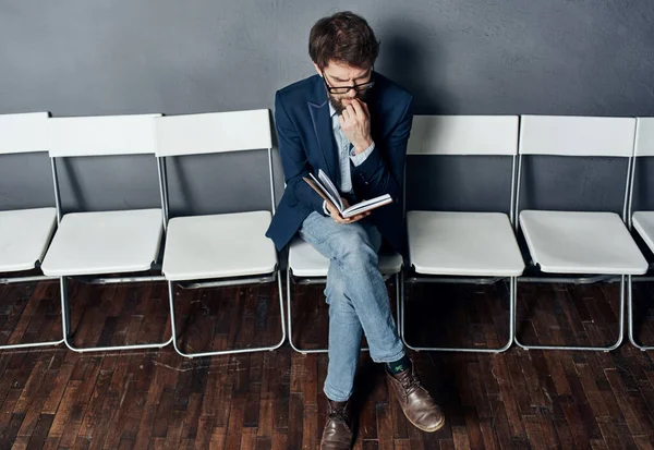 Homem de negócios contratação emprego entrevista esperando emoção — Fotografia de Stock