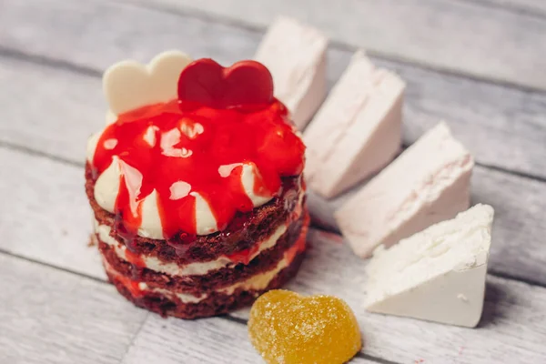 Pastel rojo terciopelo mermelada dulces postre para merienda de té — Foto de Stock