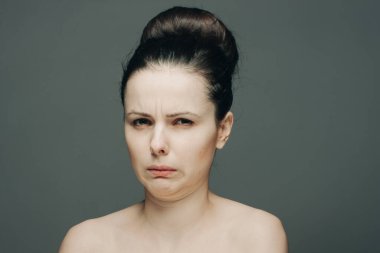 Egzersiz Çıplak Omuz Toplanmış Saç Hoşnutsuzluğu