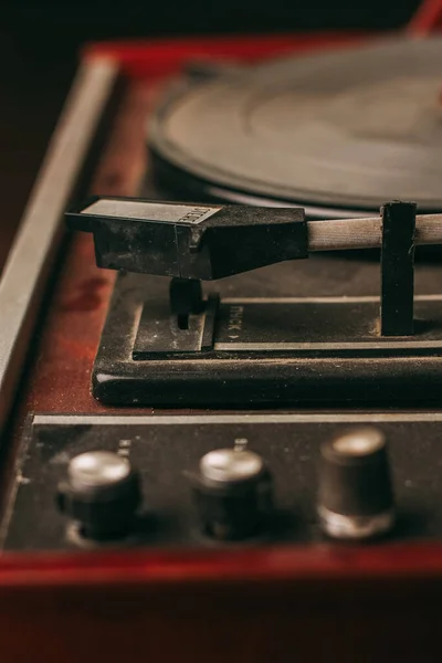 Retro gramophone playing music technology vintage close-up — Stock Photo, Image