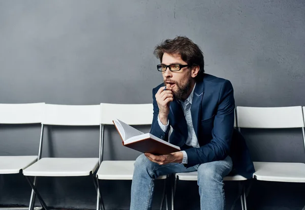 Man sitting on a chair waiting for job interview work lifestyle emotions — Stock Photo, Image