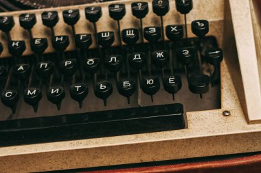 Daktilo retro tarzı nostalji gazetecisi eski teknoloji