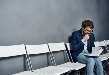 Resmi profesyonellerin özeti için görüşme önerileri bekletiliyor