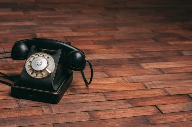 Siyah retro telefon klasik moda teknolojisi.