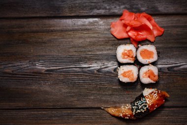 Suşi çubukları zencefilli makarna yapar geleneksel Japon mutfağı