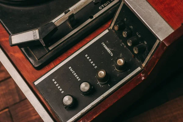 Retro turntable eski koleksiyon teknolojisi müzik aletleri — Stok fotoğraf