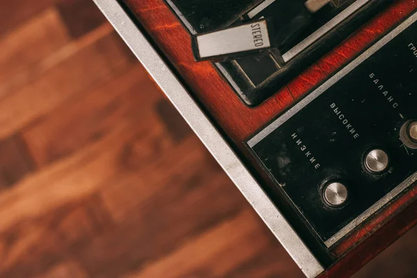 Retro grammofoon spelen muziek technologie vintage close-up — Stockfoto