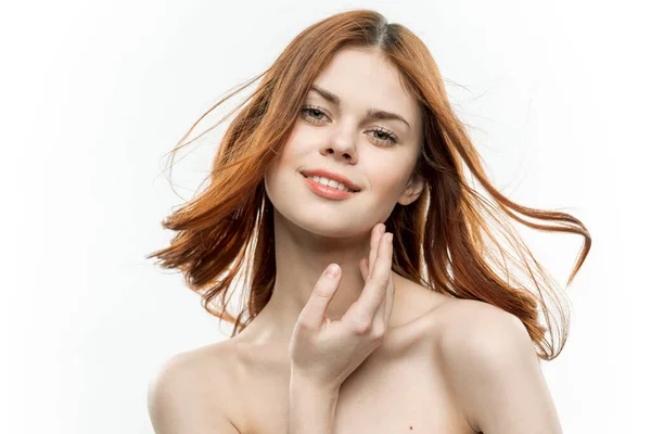 Mujer atractiva con hombros desnudos glamour mirada sexy —  Fotos de Stock
