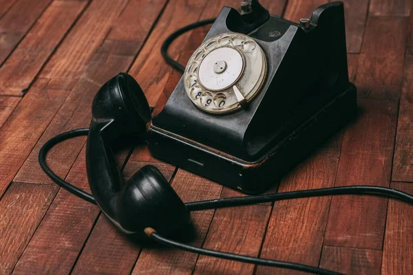 Preto retro telefone velho tecnologia de comunicação antigo — Fotografia de Stock