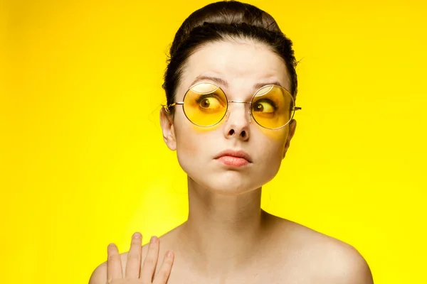 Sexy brunette naked shoulders fashion glasses cropped view — Stock Photo, Image