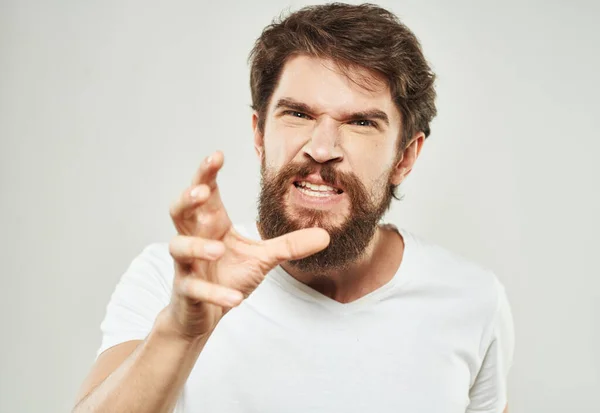Агресивні чоловіки обурені стресом плачуть буш-борода — стокове фото