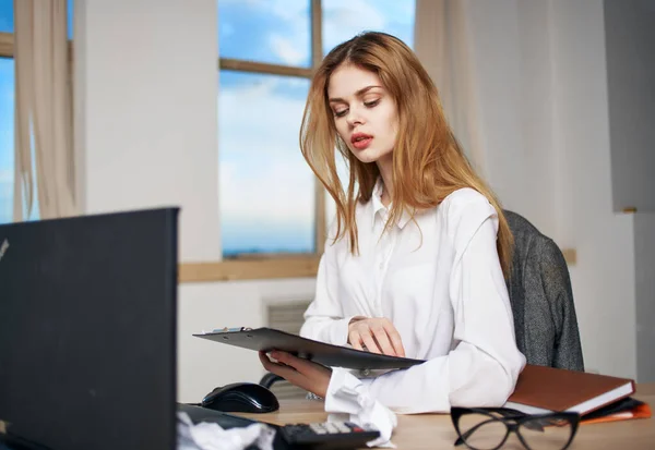 Femme d'affaires secrétaire technique de travail professionnel officiel — Photo