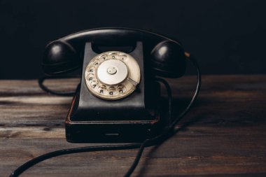 Retro telefon eski teknoloji iletişim nostaljisi.