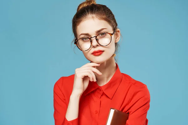 Mulher sem camisa escritório oficial elegante estilo financeiro — Fotografia de Stock