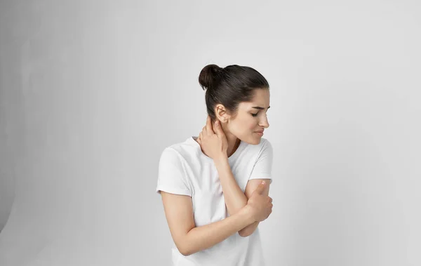 Woman in white t-shirt health problems body pain discomfort — Stock Photo, Image