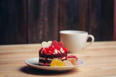 Kek kırmızı kadife şekerler tatlı uyuşmazlıkları çay için atıştırmalıklar