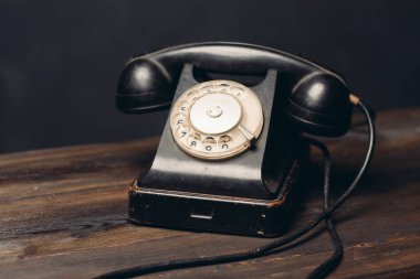 Retro telefon eski teknoloji iletişim nostaljisi.