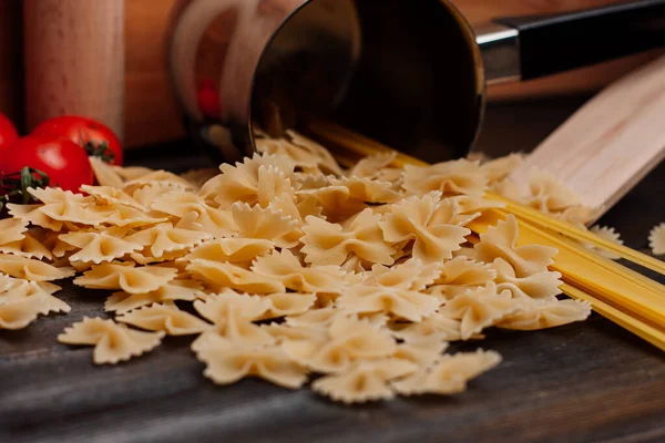 Вишневі помідори інгредієнти макаронних виробів для приготування італійської кухні обід — стокове фото