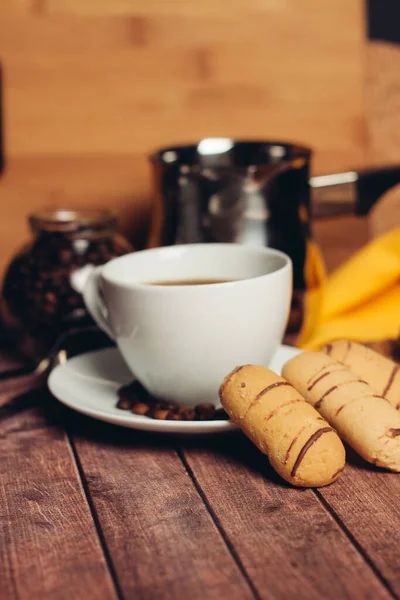 Słodkie ciasteczka pierniki kawa śniadanie desery przyjemność — Zdjęcie stockowe