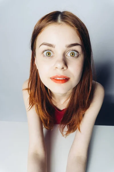 Woman with wide open eyes holding hands on face emotions close-up — Stock Photo, Image