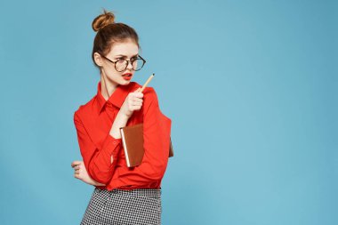 Üstsüz kadın ofis resmi zarif finans