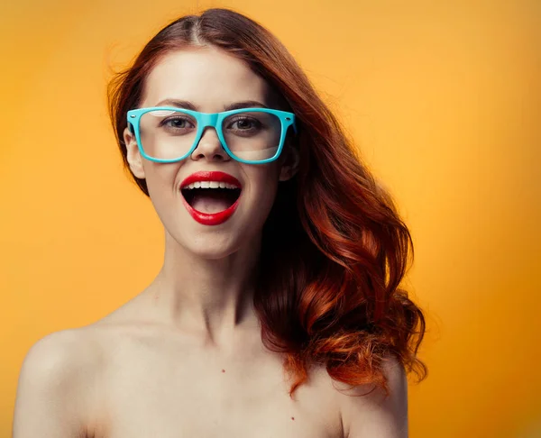 Pretty red-haired woman with nude keys red lips glasses luxury — Stock Photo, Image