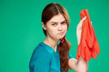 Duygusal temizlikçi bayan. Lastik eldivenler nerede?