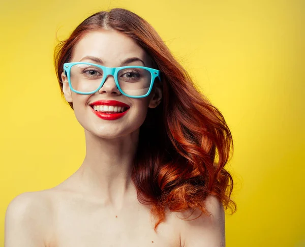 Pretty red-haired woman with nude keys red lips glasses luxury — Stock Photo, Image