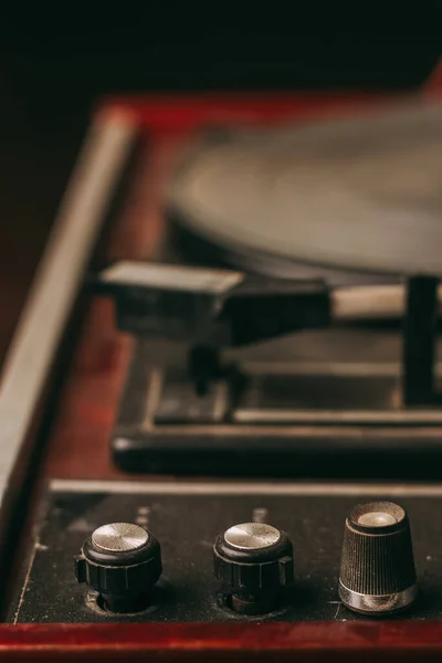 Bitte retro gramophon musik player im klassischen stil schallplatten — Stockfoto