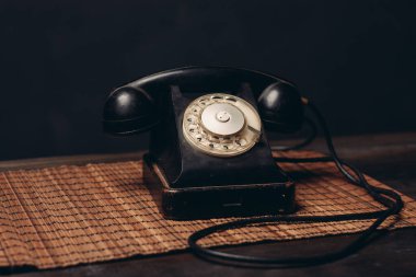Retro telefon ofisi iletişim teknolojisi yakın çekim stüdyosu