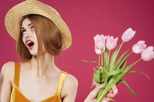 Mulher bonita elegância buquê de flores férias luxo mulheres dia — Fotografia de Stock