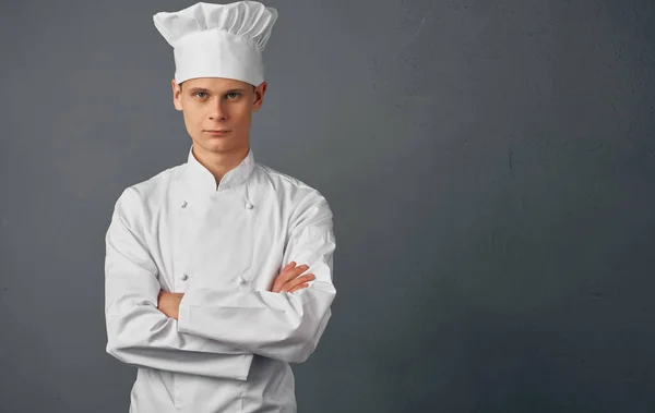 Chef maschio cucina cibo gesti mano ristorante servizio di preparazione del cibo — Foto Stock