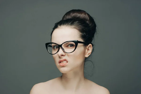 Portrait of beautiful brunette woman with bare shoulders fashion hairstyle model cropped view glasses — Stock Photo, Image