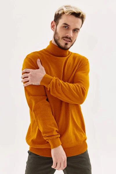 Man in de herfst kleding man stijl studio geïsoleerde achtergrond — Stockfoto