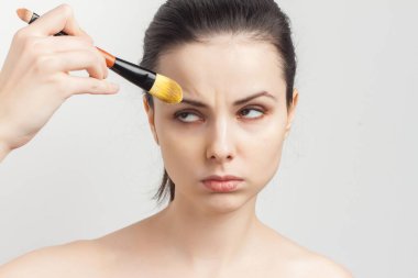 Çıplak kadın cilt kremi kozmetik ürünleri