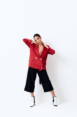 Güzel kadın şık kıyafetler moda makyaj cazibesi