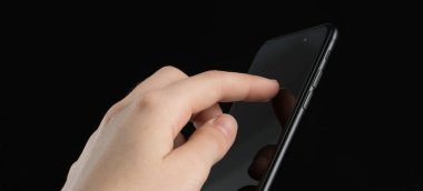 Siyah arkaplan teknolojisi dokusunda kamera olan modaya uygun dokunmatik telefon