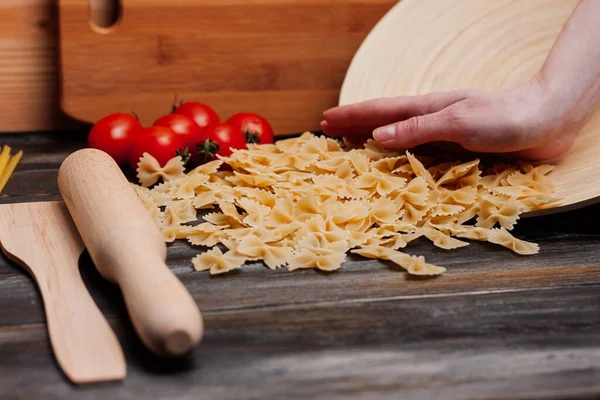 Pasta italiana pomodorini ingredienti per cucinare gli spaghetti — Foto Stock