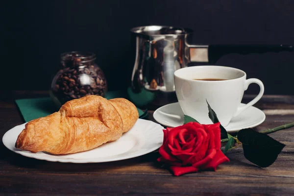 Kekse auf einem Teller Süßigkeiten Dessert Frühstück Holztisch — Stockfoto