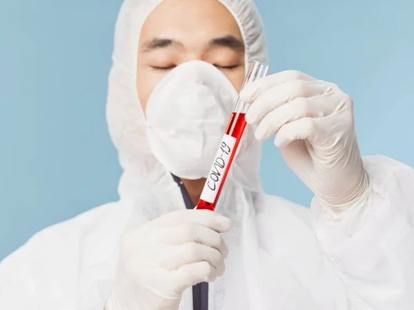 Лабораторний аналіз крові дослідження лікування пандемії — стокове фото