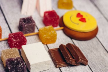 Çubukta zencefilli çörek, gülen şeker şekerlemesi, tatlı tatili.