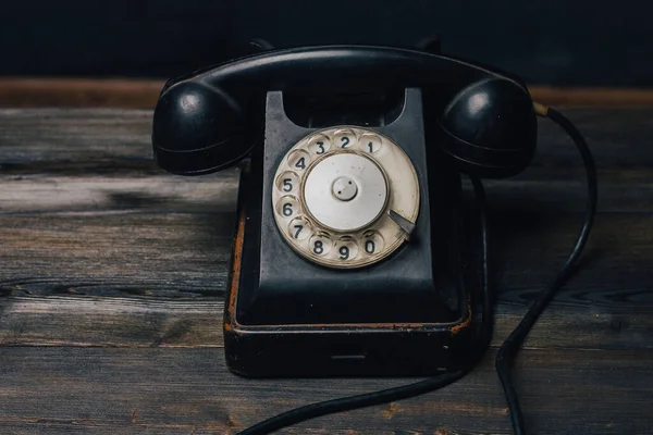 Retro telefon eski teknoloji iletişim vintage ofisi — Stok fotoğraf