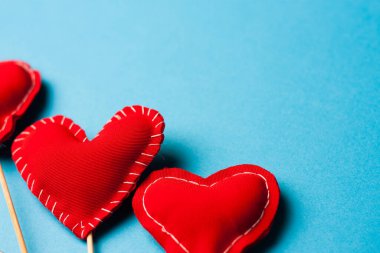 Kalp hediye olarak sevgililer günü dekorasyonu tatil romantizmi