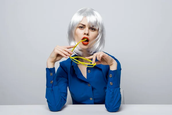 Glamorous woman in a white wig yellow glasses in the hands of a blue shirt emotions — Stock Photo, Image